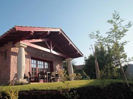 Camping Pas Cher vous présente avec son site Officiel campingpascher.fr, la Résidence Villas Odalys Collection Domaine De Lana classé 3 étoiles, située sur la commune de Urrugne dans le département Pyrénées-atlantiques (Aquitaine) en France. La résidence Villas Odalys Collection Domaine De Lana, vous présente un hébergement de type villa. La résidence Villas Odalys Collection Domaine De Lana vous propose du sam. 07 mars au sam. 14 mars 2026 pour 7 nuits à 869€. Cette location propose 24 dates différentes pour réserver votre séjour. Découvrez également les 1 autres gammes d'hébergements de la résidence. Piscine chauffée, Piscine extérieure, Canoë-kayak, Centre équestre, Court de tennis, Golf,... En savoir plus : cliquez-ICI.