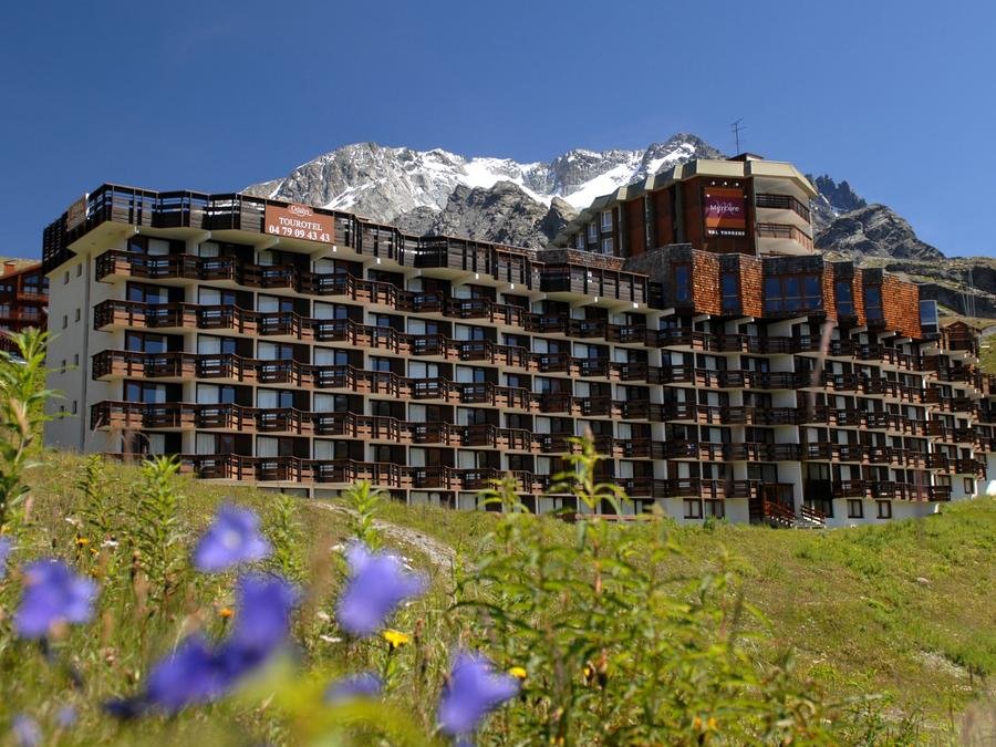 Camping Pas Cher vous présente avec son site Officiel campingpascher.fr, la Résidence Odalys Référence Tourotel, située sur la commune de Val Thorens dans le département Savoie (Rhône Alpes) en France. La résidence Odalys Référence Tourotel, vous présente un hébergement de type studio de 16 m² et télévision. La résidence Odalys Référence Tourotel vous propose du sam. 24 avril au sam. 01 mai 2027 pour 7 nuits à 469€. Cette location propose 13 dates différentes pour réserver votre séjour. Découvrez également les 4 autres gammes d'hébergements de la résidence. Les Avis clients pour la Résidence Odalys Référence Tourotel sont de 7 sur 10. Baby-foot, Flipper, Golf, Piscine, Randonnée,... En savoir plus : cliquez-ICI.