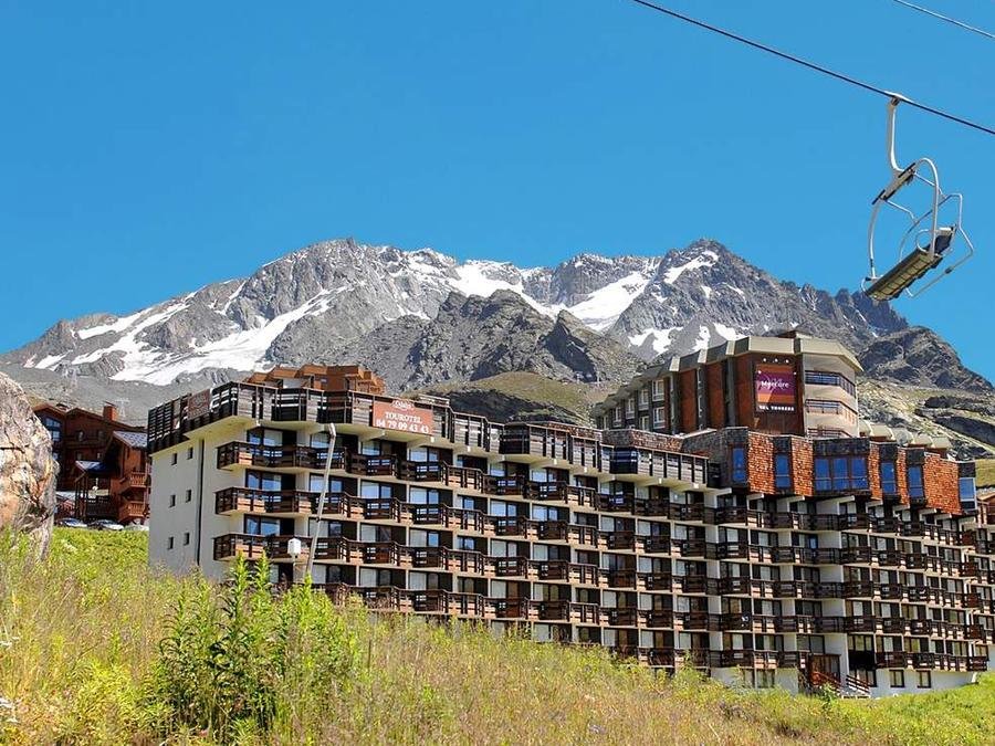 Camping Pas Cher vous présente avec son site Officiel campingpascher.fr, la Résidence Odalys Référence Tourotel, située sur la commune de Val Thorens dans le département Savoie (Rhône Alpes) en France. La résidence Odalys Référence Tourotel, vous présente un hébergement de type appartement de 36 m² pour 2 personnes et télévision. La résidence Odalys Référence Tourotel vous propose du sam. 12 décembre au sam. 19 décembre 2026 pour 7 nuits à 1349€. Cette location propose 1 dates différentes pour réserver votre séjour. Découvrez également les 4 autres gammes d'hébergements de la résidence. Les Avis clients pour la Résidence Odalys Référence Tourotel sont de 7 sur 10. Baby-foot, Flipper, Golf, Piscine, Randonnée,... En savoir plus : cliquez-ICI.