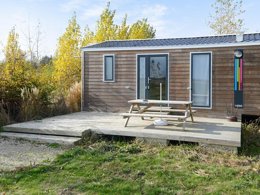 Camping Pas Cher vous présente avec son site Officiel campingpascher.fr, le Camping Ferme Pédagogique De Prunay classé 4 étoiles, situé sur la commune de Seillac dans le département Loir-et-cher (Centre Val De Loire) en France. Le camping Ferme Pédagogique De Prunay, vous présente un hébergement de type mobil-home de 27 m² et télévision. Le camping Ferme Pédagogique De Prunay vous proposeun séjour PAS CHER avec une REMISEdu sam. 27 juin au sam. 04 juillet 2026, en promotion à -67% pour 7 nuits à 269 € au lieu de 820,0 € soit une Économie de 551 €. Cette location propose 30 dates différentes pour réserver votre séjour. Découvrez également les 4 autres gammes d'hébergements du camping. Les Avis clients pour le Camping Ferme Pédagogique De Prunay sont excellents avec une note moyenne de 8 sur 10. Piscine chauffée, Piscine extérieure, Animations familiales, Aire de jeux enfants, Baby-foot, Centre équestre, Court de tennis, Cyclisme, Golf, Ping-pong, Pétanque, Randonnée, Structure gonflable enfants, Bar, Dépôt de pain, Pizzeria, Plats à emporter, Snack/Bar, Supermarché, Épicerie,... En savoir plus : cliquez-ICI.