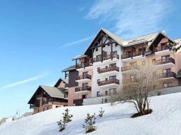 Camping Pas Cher vous présente avec son site Officiel campingpascher.fr, la Résidence Odalys Essentielle Les Lumières De Neige classé 3 étoiles, située sur la commune de Valmeinier dans le département Savoie (Rhône Alpes) en France. La résidence Odalys Essentielle Les Lumières De Neige, vous présente un hébergement de type appartement de 45 m² pour 2 personnes et télévision. La résidence Odalys Essentielle Les Lumières De Neige vous propose du sam. 28 mars au sam. 04 avril 2026, en promotion à -19% pour 7 nuits à 551,20 € au lieu de 689,0 € soit une Économie de 137,80 €. Cette location propose 10 dates différentes pour réserver votre séjour. Découvrez également les 4 autres gammes d'hébergements de la résidence. Les Avis clients pour la Résidence Odalys Essentielle Les Lumières De Neige sont excellents avec une note moyenne de 8 sur 10. Baby-foot, Court de tennis, Piscine, Randonnée,... En savoir plus : cliquez-ICI.