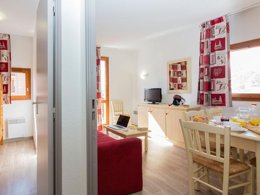 Camping Pas Cher vous présente avec son site Officiel campingpascher.fr, la Résidence Odalys Essentielle Les Lumières De Neige classé 3 étoiles, située sur la commune de Valmeinier dans le département Savoie (Rhône Alpes) en France. La résidence Odalys Essentielle Les Lumières De Neige, vous présente un hébergement de type appartement de 30 m² pour 1 personne et télévision. La résidence Odalys Essentielle Les Lumières De Neige vous propose du sam. 22 août au sam. 29 août 2026 pour 7 nuits à 429€. Cette location propose 15 dates différentes pour réserver votre séjour. Découvrez également les 4 autres gammes d'hébergements de la résidence. Les Avis clients pour la Résidence Odalys Essentielle Les Lumières De Neige sont excellents avec une note moyenne de 8 sur 10. Baby-foot, Court de tennis, Piscine, Randonnée,... En savoir plus : cliquez-ICI.