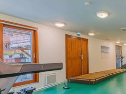 Camping Pas Cher vous présente avec son site Officiel campingpascher.fr, la Résidence Les Epinettes classé 4 étoiles, située sur la commune de Vaujany dans le département Isère (Rhône Alpes) en France. La résidence Les Epinettes, vous présente un hébergement de type studio pour 1 personne et télévision. La résidence Les Epinettes vous proposeun séjour PAS CHER avec une REMISEdu sam. 20 juin au sam. 27 juin 2026, en promotion à -34% pour 7 nuits à 291,85 € au lieu de 449,0 € soit une Économie de 157,15 €. Cette location propose 80 dates différentes pour réserver votre séjour. Découvrez également les 8 autres gammes d'hébergements de la résidence. Les Avis clients pour la Résidence Les Epinettes sont excellents avec une note moyenne de 8 sur 10. Piscine chauffée, Piscine couverte, Randonnée, Salle de fitness, Bar, Restaurant, Épicerie,... En savoir plus : cliquez-ICI.