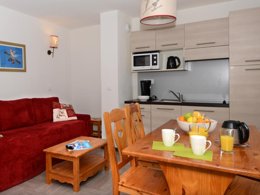 Camping Pas Cher vous présente avec son site Officiel campingpascher.fr, la Résidence Odalys Référence Pra Sainte Marie classé 4 étoiles, située sur la commune de Vars dans le département Hautes-alpes (Provence Alpes Côte D'azur) en France. La résidence Odalys Référence Pra Sainte Marie, vous présente un hébergement de type appartement de 32 m² et télévision. La résidence Odalys Référence Pra Sainte Marie vous propose du sam. 13 décembre au sam. 20 décembre 2025 avec un DÉPART DEMAIN pour 7 nuits à 369€. Cette location propose 21 dates différentes pour réserver votre séjour. Découvrez également les 4 autres gammes d'hébergements de la résidence. Les Avis clients pour la Résidence Odalys Référence Pra Sainte Marie sont excellents avec une note moyenne de 8 sur 10. Piscine chauffée, Piscine couverte, Canoë-kayak, Centre équestre, Court de tennis, Cyclisme, Pétanque, Randonnée, Salle de fitness, Structure gonflable enfants, Bar, Restaurant,... En savoir plus : cliquez-ICI.