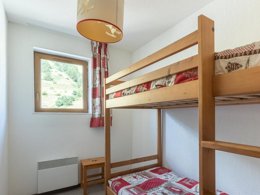 Camping Pas Cher vous présente avec son site Officiel campingpascher.fr, la Résidence Odalys Référence Pra Sainte Marie classé 4 étoiles, située sur la commune de Vars dans le département Hautes-alpes (Provence Alpes Côte D'azur) en France. La résidence Odalys Référence Pra Sainte Marie, vous présente un hébergement de type appartement de 53 m² pour 2 personnes et télévision. La résidence Odalys Référence Pra Sainte Marie vous propose du sam. 13 décembre au sam. 20 décembre 2025 avec un DÉPART DEMAIN pour 7 nuits à 489€. Cette location propose 15 dates différentes pour réserver votre séjour. Découvrez également les 4 autres gammes d'hébergements de la résidence. Les Avis clients pour la Résidence Odalys Référence Pra Sainte Marie sont excellents avec une note moyenne de 8 sur 10. Piscine chauffée, Piscine couverte, Canoë-kayak, Centre équestre, Court de tennis, Cyclisme, Pétanque, Randonnée, Salle de fitness, Structure gonflable enfants, Bar, Restaurant,... En savoir plus : cliquez-ICI.