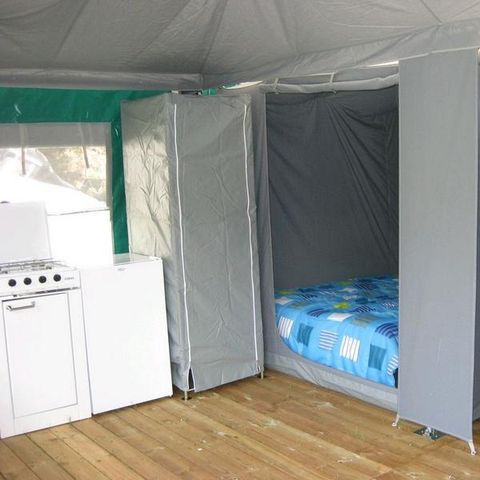 Cliquez pour découvrir toutes les photos de l'HÉBERGEMENT ! bungalow toilé - Les Peupliers photo 4
