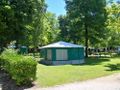 Cliquez pour découvrir toutes les photos de l'HÉBERGEMENT ! bungalow toilé - établissement Les Peupliers photo 2