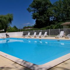 Camping Pas Cher vous présente avec son site Officiel campingpascher.fr, le Établissement Les Peupliers, situé sur la commune de Vendays Montalivet dans le département Gironde (Aquitaine) en France. L'établissement Les Peupliers vous propose un hébergement de type bungalow toilé de 20 m². L'établissement vous propose 2 autres types d'hébergements. Découvrez tous nos séjours à petits prix dans la commune et aux alentours de Vendays Montalivet du département : Gironde (Aquitaine).... En savoir plus : cliquez-ICI.