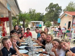 Camping Pas Cher vous présente avec son site Officiel campingpascher.fr, le Camping Paradis Le Tastesoule classé 4 étoiles, situé sur la commune de Vensac dans le département Gironde (Aquitaine) en France. Le camping Paradis Le Tastesoule, vous présente un hébergement de type mobil-home de 26 m² pour 4 personnes et télévision. Le camping Paradis Le Tastesoule vous propose du vendredi 29 mai au vendredi 05 juin 2026, en promotion à -6% pour 7 nuits à 230 € au lieu de 245,0 € soit une Économie de 15 €. Cette location propose 70 dates différentes pour réserver votre séjour. Découvrez également les 7 autres gammes d'hébergements du camping. Les Avis clients pour le Camping Paradis Le Tastesoule sont excellents avec une note moyenne de 8 sur 10. Piscine extérieure, Animations familiales, Club ados, Club enfants, Aire de jeux enfants, Baby-foot, Canoë-kayak, Cyclisme, Flipper, Golf, Jet-ski, Parcours sportif, Ping-pong, Piscine, Planche à voile, Pédalo, Pétanque, Randonnée, Structure gonflable enfants, Surf, Terrain de beach-volley, Terrain multisports, Tir à l’arc, Trampoline, Voile, Bar, Plats à emporter, Restaurant, Snack/Bar, Supermarché, Épicerie,... En savoir plus : cliquez-ICI.