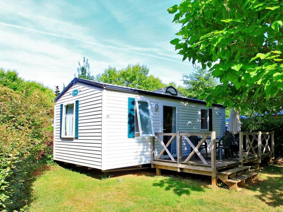 Camping Pas Cher vous présente avec son site Officiel campingpascher.fr, le Camping Les Granges classé 3 étoiles, situé sur la commune de Vayrac dans le département Lot (Midi Pyrénées) en France. Le camping Les Granges vous propose un hébergement de type mobil-home de 24 m². L'établissement vous propose 4 autres types d'hébergements. Découvrez tous nos séjours à petits prix dans la commune et aux alentours de Vayrac du département : Lot (Midi Pyrénées). Les Avis clients pour le Camping Les Granges sont excellents avec une note moyenne de 8 sur 10. Rivière, Piscine chauffée, Piscine extérieure, Animations familiales, Aire de jeux enfants, Baby-foot, Canoë-kayak, Centre équestre, Cyclisme, Flipper, Piscine, Pétanque, Randonnée, Terrain de football, Terrain de volley-ball, Bar, Dépôt de pain, Plats à emporter, Restaurant, Snack/Bar, Épicerie,... En savoir plus : cliquez-ICI.