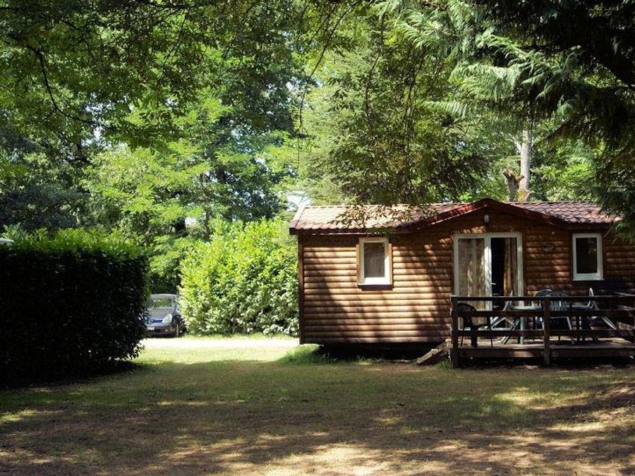 Camping Pas Cher vous présente avec son site Officiel campingpascher.fr, le Camping Les Granges classé 3 étoiles, situé sur la commune de Vayrac dans le département Lot (Midi Pyrénées) en France. Le camping Les Granges, vous présente un hébergement de type mobil-home de 32 m². Le camping Les Granges vous propose du sam. 13 juin au sam. 20 juin 2026 pour 7 nuits à 290€. Cette location propose 23 dates différentes pour réserver votre séjour. Découvrez également les 5 autres gammes d'hébergements du camping. Les Avis clients pour le Camping Les Granges sont excellents avec une note moyenne de 9 sur 10. Rivière, Piscine chauffée, Piscine extérieure, Animations familiales, Aire de jeux enfants, Baby-foot, Canoë-kayak, Centre équestre, Cyclisme, Flipper, Piscine, Pétanque, Randonnée, Terrain de football, Terrain de volley-ball, Bar, Dépôt de pain, Plats à emporter, Restaurant, Snack/Bar, Épicerie,... En savoir plus : cliquez-ICI.