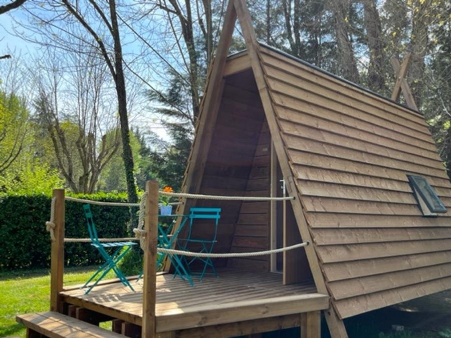 Camping Pas Cher vous présente avec son site Officiel campingpascher.fr, le Camping Les Granges classé 3 étoiles, situé sur la commune de Vayrac dans le département Lot (Midi Pyrénées) en France. Le camping Les Granges, vous présente un hébergement de type hébergement insolite de 6 m². Le camping Les Granges vous propose du vendredi 05 juin au vendredi 12 juin 2026 avec une PROMO de DERNIÈRE MINUTE, en promotion à -14% pour 7 nuits à 240 € au lieu de 280,0 € soit une Économie de 40 €. Cette location propose 24 dates différentes pour réserver votre séjour. Découvrez également les 5 autres gammes d'hébergements du camping. Les Avis clients pour le Camping Les Granges sont excellents avec une note moyenne de 8 sur 10. Rivière, Piscine chauffée, Piscine extérieure, Animations familiales, Aire de jeux enfants, Baby-foot, Canoë-kayak, Centre équestre, Cyclisme, Flipper, Piscine, Pétanque, Randonnée, Terrain de football, Terrain de volley-ball, Bar, Dépôt de pain, Plats à emporter, Restaurant, Snack/Bar, Épicerie,... En savoir plus : cliquez-ICI.