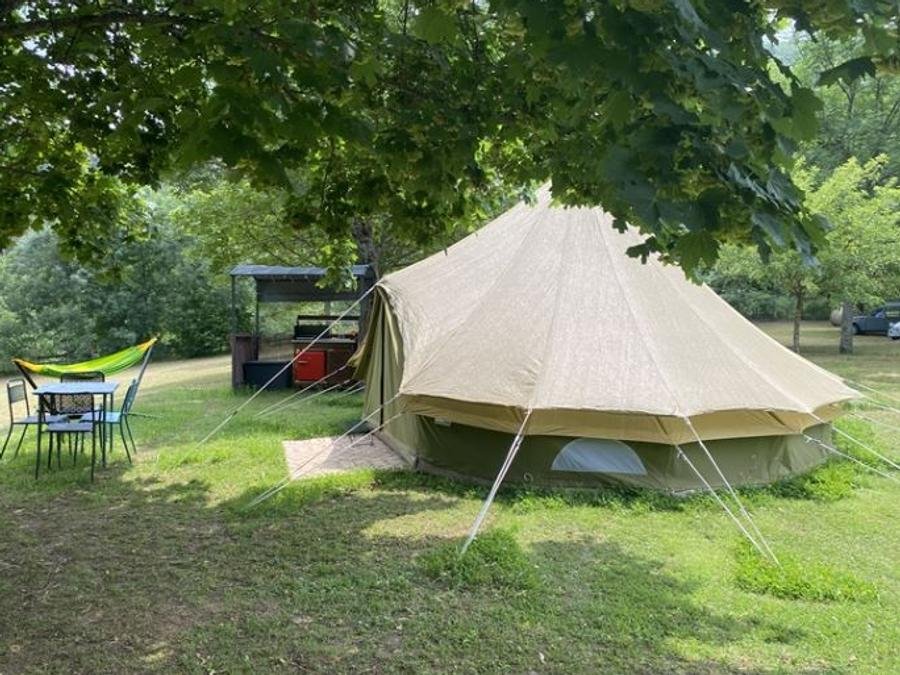 Camping Pas Cher vous présente avec son site Officiel campingpascher.fr, le Camping La Molière classé 2 étoiles, situé sur la commune de Vebron dans le département Lozere (Languedoc Roussillon) en France. Le camping La Molière, vous présente un hébergement de type tente. Le camping La Molière vous propose du jeudi 18 juin au jeudi 25 juin 2026 pour 7 nuits à 220€. Cette location propose 19 dates différentes pour réserver votre séjour. Découvrez également les 4 autres gammes d'hébergements du camping. Les Avis clients pour le Camping La Molière sont excellents avec une note moyenne de 10 sur 10. Lagon, Aire de jeux enfants, Ping-pong, Randonnée, Brasserie, Snack/Bar, Supermarché,... En savoir plus : cliquez-ICI.