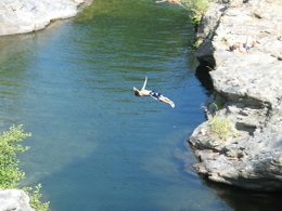 Camping Pas Cher vous présente avec son site Officiel campingpascher.fr, le Camping La Molière classé 2 étoiles, situé sur la commune de Vebron dans le département Lozere (Languedoc Roussillon) en France. Le camping La Molière vous propose un hébergement de type chalet de 37 m² pour 5 personnes. L'établissement vous propose 3 autres types d'hébergements. Découvrez tous nos séjours à petits prix dans la commune et aux alentours de Vebron du département : Lozere (Languedoc Roussillon). Les Avis clients pour le Camping La Molière sont excellents avec une note moyenne de 10 sur 10. Lagon, Aire de jeux enfants, Ping-pong, Randonnée, Brasserie, Snack/Bar, Supermarché,... En savoir plus : cliquez-ICI.