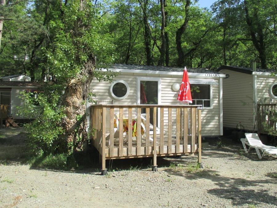 Camping Pas Cher vous présente avec son site Officiel campingpascher.fr, le Camping Les Acacias classé 3 étoiles, situé sur la commune de Vercheny dans le département Drome (Rhône Alpes) en France. Le camping Les Acacias, vous présente un hébergement de type mobil-home de 20 m² et télévision. Le camping Les Acacias vous propose du sam. 06 juin au sam. 13 juin 2026 pour 7 nuits à 392€. Cette location propose 39 dates différentes pour réserver votre séjour. Découvrez également les 6 autres gammes d'hébergements du camping. Les Avis clients pour le Camping Les Acacias sont excellents avec une note moyenne de 8 sur 10. Rivière, Animations familiales, Club ados, Club enfants, Aire de jeux enfants, Canoë-kayak, Cyclisme, Ping-pong, Pétanque, Randonnée, Structure gonflable enfants, Terrain de football, Trampoline, Bar, Dépôt de pain, Plats à emporter, Snack/Bar, Épicerie,... En savoir plus : cliquez-ICI.