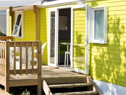 Camping Pas Cher vous présente avec son site Officiel campingpascher.fr, le Camping L'Air Marin classé 4 étoiles, situé sur la commune de Vias dans le département Hérault (Languedoc Roussillon) en France. Le camping L'Air Marin, vous présente un hébergement de type mobil-home de 28 m² pour 6 personnes avec climatisation. Le camping L'Air Marin vous propose du sam. 16 mai au sam. 23 mai 2026, en promotion à -14% pour 7 nuits à 246 € au lieu de 287,0 € soit une Économie de 41 €. Cette location propose 88 dates différentes pour réserver votre séjour. Découvrez également les 21 autres gammes d'hébergements du camping. Les Avis clients pour le Camping L'Air Marin sont excellents avec une note moyenne de 8 sur 10. MerÉtang, Parc aquatique, Piscine couverte, Piscine extérieure, Animations familiales, Club ados, Club enfants, Aire de jeux enfants, Court de padel en extérieur, Parcours sportif, Ping-pong, Pétanque, Salle de fitness, Terrain de beach-volley, Terrain de football, Terrain multisports, Bar, Dépôt de pain, Plats à emporter, Restaurant, Snack/Bar, Épicerie,... En savoir plus : cliquez-ICI.