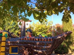 Camping Pas Cher vous présente avec son site Officiel campingpascher.fr, le Camping L'Air Marin classé 4 étoiles, situé sur la commune de Vias dans le département Hérault (Languedoc Roussillon) en France. Le camping L'Air Marin, vous présente un hébergement de type mobil-home de 28 m² pour 4 personnes. Le camping L'Air Marin vous propose du dimanche 17 mai au dimanche 24 mai 2026, en promotion à -14% pour 7 nuits à 234 € au lieu de 273,0 € soit une Économie de 39 €. Cette location propose 23 dates différentes pour réserver votre séjour. Découvrez également les 21 autres gammes d'hébergements du camping. Les Avis clients pour le Camping L'Air Marin sont excellents avec une note moyenne de 8 sur 10. MerÉtang, Parc aquatique, Piscine couverte, Piscine extérieure, Animations familiales, Club ados, Club enfants, Aire de jeux enfants, Court de padel en extérieur, Parcours sportif, Ping-pong, Pétanque, Salle de fitness, Terrain de beach-volley, Terrain de football, Terrain multisports, Bar, Dépôt de pain, Plats à emporter, Restaurant, Snack/Bar, Épicerie,... En savoir plus : cliquez-ICI.