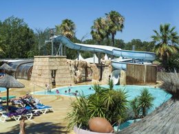 Camping Pas Cher vous présente avec son site Officiel campingpascher.fr, le Camping L'Air Marin classé 4 étoiles, situé sur la commune de Vias dans le département Hérault (Languedoc Roussillon) en France. Le camping L'Air Marin, vous présente un hébergement de type mobil-home de 18 m² et télévision. Le camping L'Air Marin vous propose du dimanche 05 avril au dimanche 12 avril 2026, en promotion à -14% pour 7 nuits à 234 € au lieu de 273,0 € soit une Économie de 39 €. Cette location propose 23 dates différentes pour réserver votre séjour. Découvrez également les 21 autres gammes d'hébergements du camping. Les Avis clients pour le Camping L'Air Marin sont excellents avec une note moyenne de 8 sur 10. MerÉtang, Parc aquatique, Piscine couverte, Piscine extérieure, Animations familiales, Club ados, Club enfants, Aire de jeux enfants, Court de padel en extérieur, Parcours sportif, Ping-pong, Pétanque, Salle de fitness, Terrain de beach-volley, Terrain de football, Terrain multisports, Bar, Dépôt de pain, Plats à emporter, Restaurant, Snack/Bar, Épicerie,... En savoir plus : cliquez-ICI.