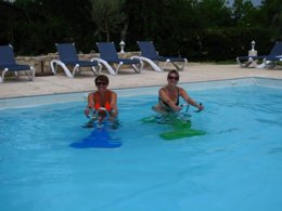 Camping Pas Cher vous présente avec son site Officiel campingpascher.fr, le Camping Domaine Du Mas Du Saboth classé 4 étoiles, situé sur la commune de Vers dans le département Lot (Midi Pyrénées) en France. Le camping Domaine Du Mas Du Saboth vous propose un hébergement de type chalet de 45 m² pour 1 personne. L'établissement vous propose 16 autres types d'hébergements. Découvrez tous nos séjours à petits prix dans la commune et aux alentours de Vers du département : Lot (Midi Pyrénées). Les Avis clients pour le Camping Domaine Du Mas Du Saboth sont excellents avec une note moyenne de 8 sur 10. Piscine couverte, Piscine extérieure, Club ados, Club enfants, Aire de jeux enfants, Baby-foot, Court de tennis, Ping-pong, Pétanque, Salle de fitness, Terrain de badminton, Terrain de beach-volley, Terrain de football, Terrain de volley-ball, Terrain multisports, Trampoline, Dépôt de pain, Plats à emporter,... En savoir plus : cliquez-ICI.