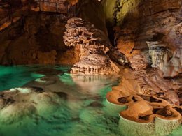 Camping Pas Cher vous présente avec son site Officiel campingpascher.fr, le Camping Domaine Du Mas Du Saboth classé 4 étoiles, situé sur la commune de Vers dans le département Lot (Midi Pyrénées) en France. Le camping Domaine Du Mas Du Saboth vous propose un hébergement de type mobil-home de 50 m². L'établissement vous propose 16 autres types d'hébergements. Découvrez tous nos séjours à petits prix dans la commune et aux alentours de Vers du département : Lot (Midi Pyrénées). Les Avis clients pour le Camping Domaine Du Mas Du Saboth sont excellents avec une note moyenne de 8 sur 10. Piscine couverte, Piscine extérieure, Club ados, Club enfants, Aire de jeux enfants, Baby-foot, Court de tennis, Ping-pong, Pétanque, Salle de fitness, Terrain de badminton, Terrain de beach-volley, Terrain de football, Terrain de volley-ball, Terrain multisports, Trampoline, Dépôt de pain, Plats à emporter,... En savoir plus : cliquez-ICI.