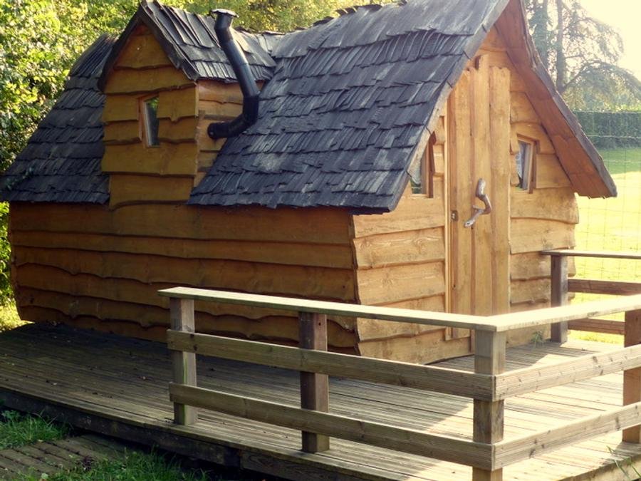 Camping Pas Cher vous présente avec son site Officiel campingpascher.fr, le Camping Le Pontis classé 3 étoiles, situé sur la commune de Verteillac dans le département Dordogne (Aquitaine) en France. Le camping Le Pontis vous propose un hébergement de type chalet. Cet hébergement propose plus de 105 dates différentes pour réserver ! Pour dévouvrir la période la moins chère, consultez la rubrique 'Tarifs' et sélectionnez votre mois de départ. L'établissement vous propose 6 autres types d'hébergements. Découvrez tous nos séjours à petits prix dans la commune et aux alentours de Verteillac du département : Dordogne (Aquitaine). Les Avis clients pour le Camping Le Pontis sont excellents avec une note moyenne de 8 sur 10. Piscine chauffée, Piscine extérieure, Animations familiales, Aire de jeux enfants, Canoë-kayak, Centre équestre, Court de tennis, Ping-pong, Pétanque, Terrain de football, Terrain multisports, Bar, Boulangerie, Bureau de tabac, Restaurant, Restaurant grill, Snack/Bar, Station-service, Supermarché, Épicerie,... En savoir plus : cliquez-ICI.