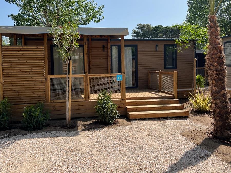 Camping Pas Cher vous présente avec son site Officiel campingpascher.fr, le Camping Le Cayola classé 4 étoiles, situé sur la commune de Vias dans le département Hérault (Languedoc Roussillon) en France. Le camping Le Cayola, vous présente un hébergement de type mobil-home de 32 m² avec climatisation et télévision. Le camping Le Cayola vous propose du dimanche 07 juin au dimanche 14 juin 2026, en promotion à -23% pour 7 nuits à 328 € au lieu de 428,0 € soit une Économie de 100 €. Cette location propose 4 dates différentes pour réserver votre séjour. Découvrez également les 27 autres gammes d'hébergements du camping. Les Avis clients pour le Camping Le Cayola sont excellents avec une note moyenne de 8 sur 10. Piscine chauffée, Piscine extérieure, Animation ados, Animations familiales, Club enfants, Aire de jeux enfants, Baby-foot, Canoë-kayak, Court de tennis, Jet-ski, Location de bateaux, Paddle, Ping-pong, Piscine, Pétanque, Structure gonflable enfants, Terrain de beach-volley, Terrain multisports, Bar, Brasserie, Épicerie,... En savoir plus : cliquez-ICI.