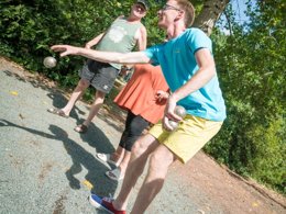 Camping Pas Cher vous présente avec son site Officiel campingpascher.fr, le Camping Paradis Cayola classé 4 étoiles, situé sur la commune de Vias dans le département Hérault (Languedoc Roussillon) en France. Le camping Paradis Cayola vous propose un hébergement de type mobil-home de 27 m² pour 2 personnes avec climatisation (télévision). L'établissement vous propose 27 autres types d'hébergements. Découvrez tous nos séjours à petits prix dans la commune et aux alentours de Vias du département : Hérault (Languedoc Roussillon). Les Avis clients pour le Camping Paradis Cayola sont excellents avec une note moyenne de 8 sur 10. Piscine chauffée, Piscine extérieure, Animation ados, Animations familiales, Club enfants, Aire de jeux enfants, Baby-foot, Canoë-kayak, Court de tennis, Jet-ski, Location de bateaux, Paddle, Ping-pong, Piscine, Pétanque, Structure gonflable enfants, Terrain de beach-volley, Terrain multisports, Bar, Brasserie, Épicerie,... En savoir plus : cliquez-ICI.