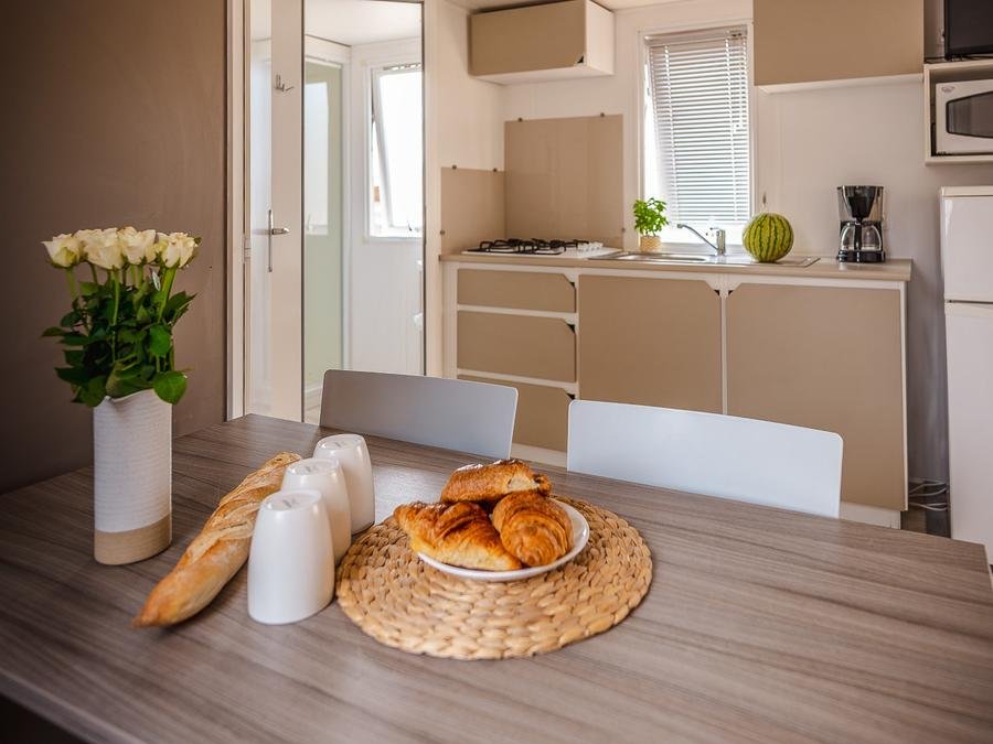 Camping Pas Cher vous présente avec son site Officiel campingpascher.fr, le Camping Le Roucan West classé 3 étoiles, situé sur la commune de Vias dans le département Hérault (Languedoc Roussillon) en France. Le camping Le Roucan West vous propose un hébergement de type mobil-home de 35 m² avec climatisation (télévision). L'établissement vous propose 7 autres types d'hébergements. Découvrez tous nos séjours à petits prix dans la commune et aux alentours de Vias du département : Hérault (Languedoc Roussillon). Les Avis clients pour le Camping Le Roucan West sont excellents avec une note moyenne de 8 sur 10. Mer, Piscine chauffée, Piscine extérieure, Animation ados, Animations familiales, Club enfants, Aire de jeux enfants, Baby-foot, Flipper, Ping-pong, Piscine, Pétanque, Salle de jeux vidéo, Terrain multisports, Dépôt de pain, Épicerie,... En savoir plus : cliquez-ICI.