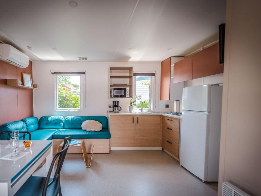 Camping Pas Cher vous présente avec son site Officiel campingpascher.fr, le Camping Le Roucan West classé 3 étoiles, situé sur la commune de Vias dans le département Hérault (Languedoc Roussillon) en France. Le camping Le Roucan West vous propose un hébergement de type mobil-home de 42 m² pour 2 personnes. Cet hébergement propose plus de 38 dates différentes pour réserver ! Pour dévouvrir la période la moins chère, consultez la rubrique 'Tarifs' et sélectionnez votre mois de départ. L'établissement vous propose 7 autres types d'hébergements. Découvrez tous nos séjours à petits prix dans la commune et aux alentours de Vias du département : Hérault (Languedoc Roussillon). Les Avis clients pour le Camping Le Roucan West sont excellents avec une note moyenne de 8 sur 10. Mer, Piscine chauffée, Piscine extérieure, Animation ados, Animations familiales, Club enfants, Aire de jeux enfants, Baby-foot, Flipper, Ping-pong, Piscine, Pétanque, Salle de jeux vidéo, Terrain multisports, Dépôt de pain, Épicerie,... En savoir plus : cliquez-ICI.