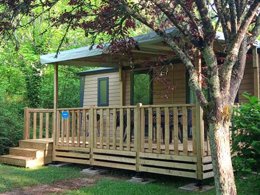 Camping Pas Cher vous présente avec son site Officiel campingpascher.fr, le Camping De La Bageasse classé 3 étoiles, situé sur la commune de Vieille Brioude dans le département Haute-loire (Auvergne) en France. Le camping De La Bageasse vous propose un hébergement de type mobil-home avec climatisation. L'établissement vous propose 5 autres types d'hébergements. Découvrez tous nos séjours à petits prix dans la commune et aux alentours de Vieille Brioude du département : Haute-loire (Auvergne). Les Avis clients pour le Camping De La Bageasse sont excellents avec une note moyenne de 9 sur 10. Rivière, Piscine extérieure, Animations familiales, Club enfants, Aire de jeux enfants, Canoë-kayak, Centre équestre, Court de tennis, Paddle, Ping-pong, Pédalo, Pétanque, Rafting, Randonnée, Terrain de volley-ball, Bar, Dépôt de pain, Snack/Bar, Épicerie,... En savoir plus : cliquez-ICI.