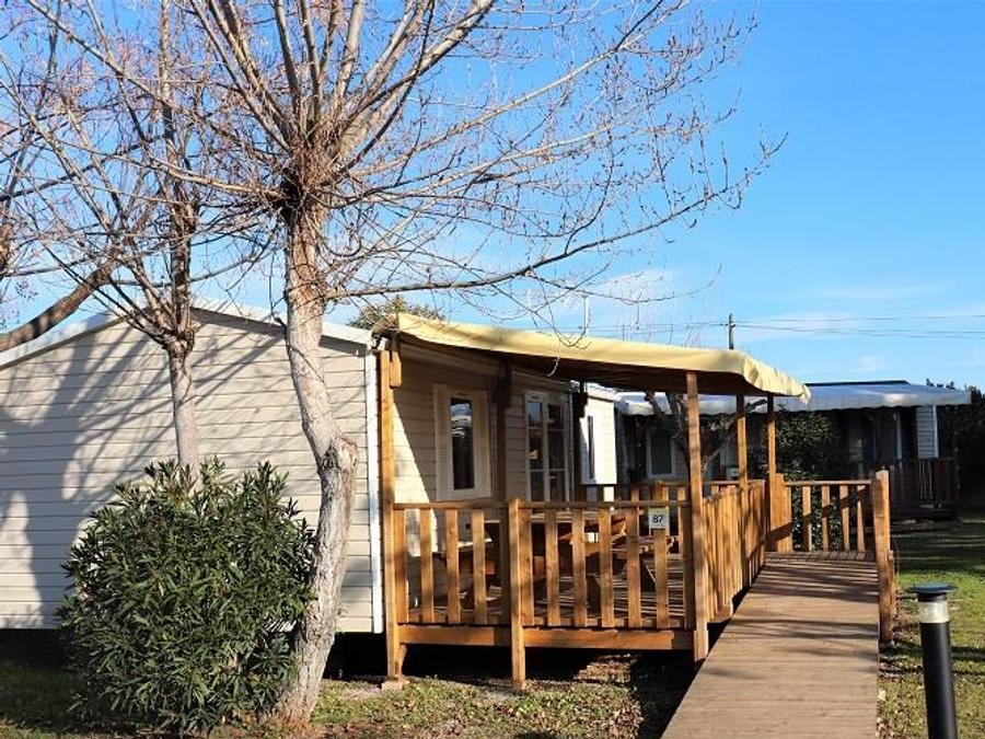 Camping Pas Cher vous présente avec son site Officiel campingpascher.fr, le Camping Flower Altea classé 3 étoiles, situé sur la commune de Vic La Gardiole dans le département Hérault (Languedoc Roussillon) en France. Le camping Flower Altea vous propose un hébergement de type mobil-home de 35 m² pour 2 personnes avec climatisation (télévision). L'établissement vous propose 10 autres types d'hébergements. Découvrez tous nos séjours à petits prix dans la commune et aux alentours de Vic La Gardiole du département : Hérault (Languedoc Roussillon). Les Avis clients pour le Camping Flower Altea sont excellents avec une note moyenne de 8 sur 10. Piscine chauffée, Piscine extérieure, Animations familiales, Club enfants, Aire de jeux enfants, Canoë-kayak, Canyoning, Centre équestre, Court de tennis, Cyclisme, Paddle, Ping-pong, Piscine, Plongée, Pédalo, Pétanque, Salle de fitness, Structure gonflable enfants, Terrain de football, Terrain multisports, Trampoline, kiteSurf, Bar, Dépôt de pain, Pizzeria, Plats à emporter, Snack/Bar, Épicerie,... En savoir plus : cliquez-ICI.