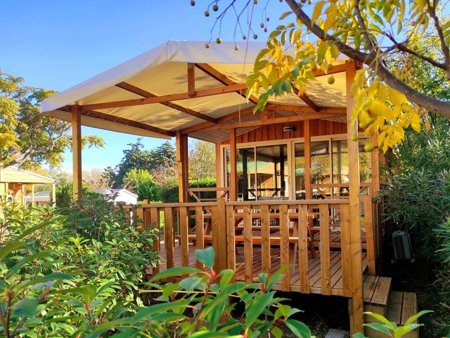 Camping Pas Cher vous présente avec son site Officiel campingpascher.fr, le Camping Flower Altea classé 3 étoiles, situé sur la commune de Vic La Gardiole dans le département Hérault (Languedoc Roussillon) en France. Le camping Flower Altea vous propose un hébergement de type mobil-home de 24 m² pour 1 personne avec climatisation (télévision). L'établissement vous propose 3 autres types d'hébergements. Découvrez tous nos séjours à petits prix dans la commune et aux alentours de Vic La Gardiole du département : Hérault (Languedoc Roussillon). Les Avis clients pour le Camping Flower Altea sont excellents avec une note moyenne de 8 sur 10. Piscine chauffée, Piscine extérieure, Animations familiales, Club enfants, Aire de jeux enfants, Canoë-kayak, Canyoning, Centre équestre, Court de tennis, Cyclisme, Paddle, Ping-pong, Piscine, Plongée, Pédalo, Pétanque, Salle de fitness, Structure gonflable enfants, Terrain de football, Terrain multisports, Trampoline, kiteSurf, Bar, Dépôt de pain, Pizzeria, Plats à emporter, Snack/Bar, Épicerie,... En savoir plus : cliquez-ICI.