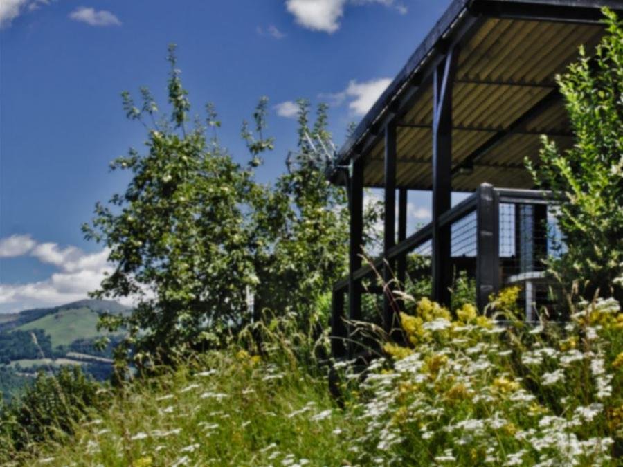 Camping Pas Cher vous présente avec son site Officiel campingpascher.fr, le Camping Pommeraie classé 4 étoiles, situé sur la commune de Vic Sur Cere dans le département Cantal (Auvergne) en France. Le camping Pommeraie vous propose un hébergement de type chalet de 28 m² pour 1 personne. L'établissement vous propose 14 autres types d'hébergements. Découvrez tous nos séjours à petits prix dans la commune et aux alentours de Vic Sur Cere du département : Cantal (Auvergne). Les Avis clients pour le Camping Pommeraie sont excellents avec une note moyenne de 8 sur 10. Rivière, Piscine couverte, Piscine extérieure, Animations familiales, Club enfants, Aire de jeux enfants, Centre équestre, Court de tennis, Ping-pong, Pétanque, Randonnée, Structure gonflable enfants, Terrain multisports, Bar, Dépôt de pain, Plats à emporter, Restaurant, Snack/Bar, Supermarché, Épicerie,... En savoir plus : cliquez-ICI.