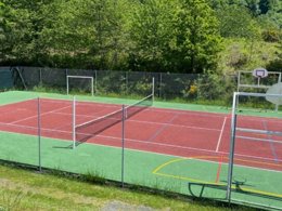 Camping Pas Cher vous présente avec son site Officiel campingpascher.fr, le Camping Pommeraie classé 4 étoiles, situé sur la commune de Vic Sur Cere dans le département Cantal (Auvergne) en France. Le camping Pommeraie, vous présente un hébergement de type mobil-home de 26 m² et télévision. Le camping Pommeraie vous propose du sam. 16 mai au sam. 23 mai 2026, en promotion à -29% pour 7 nuits à 219 € au lieu de 310,0 € soit une Économie de 91 €. Cette location propose 17 dates différentes pour réserver votre séjour. Découvrez également les 14 autres gammes d'hébergements du camping. Les Avis clients pour le Camping Pommeraie sont excellents avec une note moyenne de 8 sur 10. Rivière, Piscine couverte, Piscine extérieure, Animations familiales, Club enfants, Aire de jeux enfants, Centre équestre, Court de tennis, Ping-pong, Pétanque, Randonnée, Structure gonflable enfants, Terrain multisports, Bar, Dépôt de pain, Plats à emporter, Restaurant, Snack/Bar, Supermarché, Épicerie,... En savoir plus : cliquez-ICI.