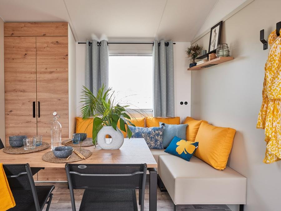 Camping Pas Cher vous présente avec son site Officiel campingpascher.fr, le Camping Club Les Tourterelles 4* - MS VACANCES classé 4 étoiles, situé sur la commune de Vielle Saint Girons dans le département Landes (Aquitaine) en France. Le camping Club Les Tourterelles 4* - MS VACANCES vous propose un hébergement de type mobil-home de 31 m² pour 6 personnes avec climatisation (télévision). L'établissement vous propose 17 autres types d'hébergements. Découvrez tous nos séjours à petits prix dans la commune et aux alentours de Vielle Saint Girons du département : Landes (Aquitaine). Les Avis clients pour le Camping Club Les Tourterelles 4* - MS VACANCES sont de 7 sur 10. Mer, Piscine chauffée, Piscine extérieure, Animations familiales, Club ados, Club enfants, Aire de jeux enfants, Centre équestre, Golf, Parcours sportif, Ping-pong, Pétanque, Salle de fitness, Structure gonflable enfants, Surf, Terrain de beach-volley, Terrain multisports, Tir à l’arc, Bar, Boulangerie, Snack/Bar, Épicerie,... En savoir plus : cliquez-ICI.