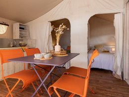 Camping Pas Cher vous présente avec son site Officiel campingpascher.fr, le Camping Club Les Tourterelles 4* - MS VACANCES classé 4 étoiles, situé sur la commune de Vielle Saint Girons dans le département Landes (Aquitaine) en France. Le camping Club Les Tourterelles 4* - MS VACANCES, vous présente un hébergement de type lodge de 25 m² pour 4 personnes. Le camping Club Les Tourterelles 4* - MS VACANCES vous propose du dimanche 17 mai au dimanche 24 mai 2026, en promotion à -25% pour 7 nuits à 280,50 € au lieu de 374,0 € soit une Économie de 93,50 €. Cette location propose 61 dates différentes pour réserver votre séjour. Découvrez également les 17 autres gammes d'hébergements du camping. Les Avis clients pour le Camping Club Les Tourterelles 4* - MS VACANCES sont de 7 sur 10. Mer, Piscine chauffée, Piscine extérieure, Animations familiales, Club ados, Club enfants, Aire de jeux enfants, Centre équestre, Golf, Parcours sportif, Ping-pong, Pétanque, Salle de fitness, Structure gonflable enfants, Surf, Terrain de beach-volley, Terrain multisports, Tir à l’arc, Bar, Boulangerie, Snack/Bar, Épicerie,... En savoir plus : cliquez-ICI.