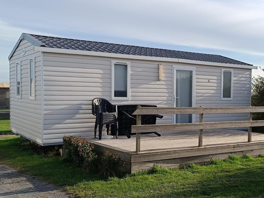 Camping Pas Cher vous présente avec son site Officiel campingpascher.fr, le Camping Flower Omaha Beach classé 3 étoiles, situé sur la commune de Vierville Sur Mer dans le département Calvados (Basse Normandie) en France. Le camping Flower Omaha Beach, vous présente un hébergement de type mobil-home de 25 m² et télévision. Le camping Flower Omaha Beach vous proposeun séjour PAS CHER avec une REMISEdu sam. 06 juin au sam. 13 juin 2026, en promotion à -46% pour 7 nuits à 419 € au lieu de 786,0 € soit une Économie de 367 €. Cette location propose 2 dates différentes pour réserver votre séjour. Découvrez également les 17 autres gammes d'hébergements du camping. Les Avis clients pour le Camping Flower Omaha Beach sont excellents avec une note moyenne de 8 sur 10. Mer, Piscine chauffée, Piscine couverte, Animations familiales, Club enfants, Aire de jeux enfants, Centre équestre, Golf, Ping-pong, Pétanque, Sports nautiques, Structure gonflable enfants, Terrain de beach-volley, Terrain de football, Terrain multisports, Bar, Bureau de tabac, Créperie, Dépôt de pain, Plats à emporter, Restaurant, Snack/Bar, Station-service, Épicerie,... En savoir plus : cliquez-ICI.