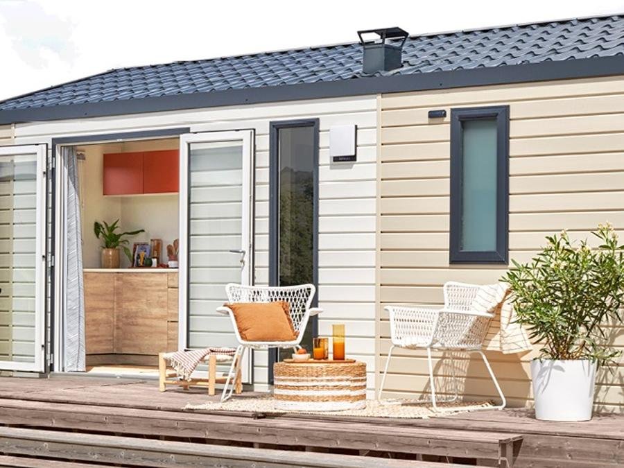 Camping Pas Cher vous présente avec son site Officiel campingpascher.fr, le Camping Flower Omaha Beach classé 3 étoiles, situé sur la commune de Vierville Sur Mer dans le département Calvados (Basse Normandie) en France. Le camping Flower Omaha Beach, vous présente un hébergement de type mobil-home de 33 m² pour 6 personnes et télévision. Le camping Flower Omaha Beach vous propose du sam. 12 septembre au sam. 19 septembre 2026 pour 7 nuits à 693€. Cette location propose 78 dates différentes pour réserver votre séjour. Découvrez également les 17 autres gammes d'hébergements du camping. Les Avis clients pour le Camping Flower Omaha Beach sont excellents avec une note moyenne de 8 sur 10. Mer, Piscine chauffée, Piscine couverte, Animations familiales, Club enfants, Aire de jeux enfants, Centre équestre, Golf, Ping-pong, Pétanque, Sports nautiques, Structure gonflable enfants, Terrain de beach-volley, Terrain de football, Terrain multisports, Bar, Bureau de tabac, Créperie, Dépôt de pain, Plats à emporter, Restaurant, Snack/Bar, Station-service, Épicerie,... En savoir plus : cliquez-ICI.