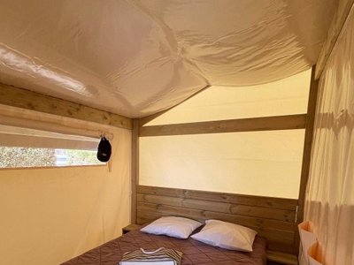 Cliquez pour découvrir toutes les photos de l'HÉBERGEMENT ! tente en toile et bois - Flower Omaha Beach photo 3