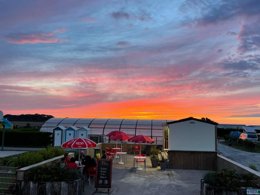 Camping Pas Cher vous présente avec son site Officiel campingpascher.fr, le Camping Flower Omaha Beach classé 3 étoiles, situé sur la commune de Vierville Sur Mer dans le département Calvados (Basse Normandie) en France. Le camping Flower Omaha Beach, vous présente un hébergement de type studio de 13 m². Le camping Flower Omaha Beach vous propose du sam. 12 septembre au sam. 19 septembre 2026 pour 7 nuits à 294€. Cette location propose 122 dates différentes pour réserver votre séjour. Découvrez également les 18 autres gammes d'hébergements du camping. Les Avis clients pour le Camping Flower Omaha Beach sont excellents avec une note moyenne de 8 sur 10. Mer, Piscine chauffée, Piscine couverte, Animations familiales, Club enfants, Aire de jeux enfants, Centre équestre, Golf, Ping-pong, Pétanque, Sports nautiques, Structure gonflable enfants, Terrain de beach-volley, Terrain de football, Terrain multisports, Bar, Bureau de tabac, Créperie, Dépôt de pain, Plats à emporter, Restaurant, Snack/Bar, Station-service, Épicerie,... En savoir plus : cliquez-ICI.