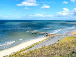 Camping Pas Cher vous présente avec son site Officiel campingpascher.fr, le Camping Flower Omaha Beach classé 3 étoiles, situé sur la commune de Vierville Sur Mer dans le département Calvados (Basse Normandie) en France. Le camping Flower Omaha Beach, vous présente un hébergement de type hébergement insolite de 8 m² pour 2 personnes. Le camping Flower Omaha Beach vous propose du mardi 07 avril au mardi 14 avril 2026 pour 7 nuits à 210€. Cette location propose 147 dates différentes pour réserver votre séjour. Découvrez également les 18 autres gammes d'hébergements du camping. Les Avis clients pour le Camping Flower Omaha Beach sont excellents avec une note moyenne de 8 sur 10. Mer, Piscine chauffée, Piscine couverte, Animations familiales, Club enfants, Aire de jeux enfants, Centre équestre, Golf, Ping-pong, Pétanque, Sports nautiques, Structure gonflable enfants, Terrain de beach-volley, Terrain de football, Terrain multisports, Bar, Bureau de tabac, Créperie, Dépôt de pain, Plats à emporter, Restaurant, Snack/Bar, Station-service, Épicerie,... En savoir plus : cliquez-ICI.