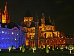 Camping Pas Cher vous présente avec son site Officiel campingpascher.fr, le Camping Flower Omaha Beach classé 3 étoiles, situé sur la commune de Vierville Sur Mer dans le département Calvados (Basse Normandie) en France. Le camping Flower Omaha Beach, vous présente un hébergement de type bungalow toilé de 16 m². Le camping Flower Omaha Beach vous propose du sam. 12 septembre au sam. 19 septembre 2026 pour 7 nuits à 280€. Cette location propose 80 dates différentes pour réserver votre séjour. Découvrez également les 18 autres gammes d'hébergements du camping. Les Avis clients pour le Camping Flower Omaha Beach sont excellents avec une note moyenne de 8 sur 10. Mer, Piscine chauffée, Piscine couverte, Animations familiales, Club enfants, Aire de jeux enfants, Centre équestre, Golf, Ping-pong, Pétanque, Sports nautiques, Structure gonflable enfants, Terrain de beach-volley, Terrain de football, Terrain multisports, Bar, Bureau de tabac, Créperie, Dépôt de pain, Plats à emporter, Restaurant, Snack/Bar, Station-service, Épicerie,... En savoir plus : cliquez-ICI.