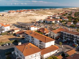 Camping Pas Cher vous présente avec son site Officiel campingpascher.fr, le Camping Lagocéan classé 3 étoiles, situé sur la commune de Vieux Boucau Les Bains dans le département Landes (Aquitaine) en France. Le camping Lagocéan vous propose un hébergement de type appartement de 22 m² (télévision). L'établissement vous propose 7 autres types d'hébergements. Découvrez tous nos séjours à petits prix dans la commune et aux alentours de Vieux Boucau Les Bains du département : Landes (Aquitaine). Les Avis clients pour le Camping Lagocéan sont excellents avec une note moyenne de 8 sur 10. LacMer, Canoë-kayak, Centre équestre, Golf,... En savoir plus : cliquez-ICI.