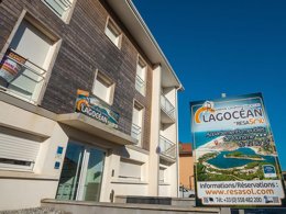 Camping Pas Cher vous présente avec son site Officiel campingpascher.fr, le Camping Lagocéan classé 3 étoiles, situé sur la commune de Vieux Boucau Les Bains dans le département Landes (Aquitaine) en France. Le camping Lagocéan, vous présente un hébergement de type appartement de 59 m² et télévision. Le camping Lagocéan vous propose du lundi 15 décembre au lundi 22 décembre 2025 avec un DÉPART DEMAIN pour 7 nuits à 609€. Cette location propose 8 dates différentes pour réserver votre séjour. Découvrez également les 7 autres gammes d'hébergements du camping. Les Avis clients pour le Camping Lagocéan sont excellents avec une note moyenne de 8 sur 10. LacMer, Canoë-kayak, Centre équestre, Golf,... En savoir plus : cliquez-ICI.