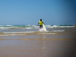 Camping Pas Cher vous présente avec son site Officiel campingpascher.fr, le Camping Lagocéan classé 3 étoiles, situé sur la commune de Vieux Boucau Les Bains dans le département Landes (Aquitaine) en France. Le camping Lagocéan, vous présente un hébergement de type appartement de 35 m² et télévision. Le camping Lagocéan vous propose du lundi 15 décembre au lundi 22 décembre 2025 avec un DÉPART DEMAIN pour 7 nuits à 609€. Cette location propose 8 dates différentes pour réserver votre séjour. Découvrez également les 7 autres gammes d'hébergements du camping. Les Avis clients pour le Camping Lagocéan sont excellents avec une note moyenne de 8 sur 10. LacMer, Canoë-kayak, Centre équestre, Golf,... En savoir plus : cliquez-ICI.