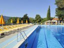 Camping Pas Cher vous présente avec son site Officiel campingpascher.fr, le Camping Villaggio C'Era Una Volta classé 3 étoiles, situé sur la commune de Villanova D'albenga dans le département Savone (Ligurie) en Italie. Le camping Villaggio C'Era Una Volta, vous présente un hébergement de type mobil-home et télévision. Le camping Villaggio C'Era Una Volta vous propose du sam. 05 septembre au sam. 12 septembre 2026 pour 7 nuits à 790€. Cette location propose 79 dates différentes pour réserver votre séjour. Découvrez également les 4 autres gammes d'hébergements du camping. Les Avis clients pour le Camping Villaggio C'Era Una Volta sont de 7 sur 10. Piscine extérieure, Animations familiales, Aire de jeux enfants, Centre équestre, Court de tennis, Flipper, Golf, Ping-pong, Piscine, Planche à voile, Plongée, Salle de fitness, Ski nautique, Terrain de football, Bar, Pizzeria, Snack/Bar, Épicerie,... En savoir plus : cliquez-ICI.
