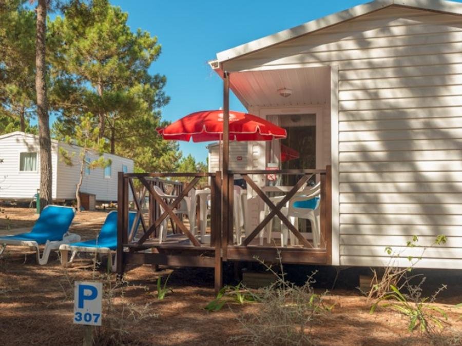 Camping Pas Cher vous présente avec son site Officiel campingpascher.fr, le Camping Sitava Milfontes classé 3 étoiles, situé sur la commune de Vila Nova De Milfontes dans le département Alentejo (Alentejo) au Portugal. Le camping Sitava Milfontes vous propose un hébergement de type mobil-home de 29 m² pour 1 personne avec climatisation (télévision). L'établissement vous propose 2 autres types d'hébergements. Découvrez tous nos séjours à petits prix dans la commune et aux alentours de Vila Nova De Milfontes du département : Alentejo (Alentejo). Les Avis clients pour le Camping Sitava Milfontes sont de 7 sur 10. Mer, Piscine extérieure, Animations familiales, Aire de jeux enfants, Canoë-kayak, Centre équestre, Court de tennis, Cyclisme, Parcours sportif, Planche à voile, Plongée, Salle de jeux vidéo, Surf, Terrain de football, Terrain multisports, Voile, kiteSurf, Bar, Plats à emporter, Snack/Bar, Épicerie,... En savoir plus : cliquez-ICI.
