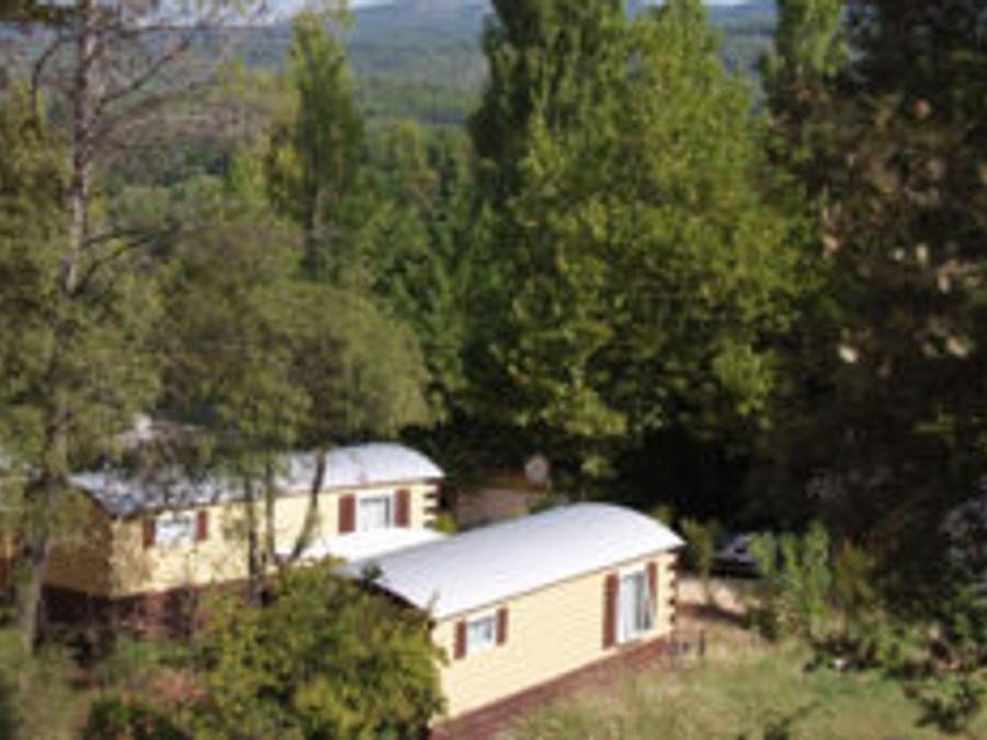 Camping Pas Cher vous présente avec son site Officiel campingpascher.fr, le Camping Flower Les Cadenières classé 4 étoiles, situé sur la commune de Villecroze dans le département Var (Provence Alpes Côte D'azur) en France. Le camping Flower Les Cadenières, vous présente un hébergement de type hébergement insolite de 17 m². Le camping Flower Les Cadenières vous propose du dimanche 21 juin au dimanche 28 juin 2026 pour 7 nuits à 448€. Cette location propose 19 dates différentes pour réserver votre séjour. Découvrez également les 12 autres gammes d'hébergements du camping. Les Avis clients pour le Camping Flower Les Cadenières sont de 7 sur 10. Parc aquatique, Piscine extérieure, Animations familiales, Club enfants, Aire de jeux enfants, Canoë-kayak, Canyoning, Centre équestre, Location de bateaux, Ping-pong, Pédalo, Pétanque, Rafting, Randonnée, Terrain de volley-ball, Terrain multisports, Bar, Boulangerie, Bureau de tabac, Dépôt de pain, Station-service, Supermarché, Épicerie,... En savoir plus : cliquez-ICI.