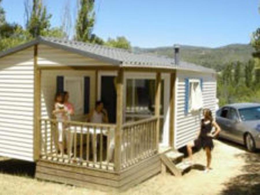 Camping Pas Cher vous présente avec son site Officiel campingpascher.fr, le Camping Flower Les Cadenières classé 4 étoiles, situé sur la commune de Villecroze dans le département Var (Provence Alpes Côte D'azur) en France. Le camping Flower Les Cadenières, vous présente un hébergement de type chalet de 23 m² pour 5 personnes. Le camping Flower Les Cadenières vous propose du dimanche 21 juin au dimanche 28 juin 2026 pour 7 nuits à 526€. Cette location propose 28 dates différentes pour réserver votre séjour. Découvrez également les 15 autres gammes d'hébergements du camping. Les Avis clients pour le Camping Flower Les Cadenières sont de 7 sur 10. Parc aquatique, Piscine extérieure, Animations familiales, Club enfants, Aire de jeux enfants, Canoë-kayak, Canyoning, Centre équestre, Location de bateaux, Ping-pong, Pédalo, Pétanque, Rafting, Randonnée, Terrain de volley-ball, Terrain multisports, Bar, Boulangerie, Bureau de tabac, Dépôt de pain, Station-service, Supermarché, Épicerie,... En savoir plus : cliquez-ICI.