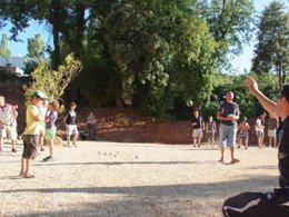 Camping Pas Cher vous présente avec son site Officiel campingpascher.fr, le Camping Flower Les Cadenières classé 4 étoiles, situé sur la commune de Villecroze dans le département Var (Provence-alpes-côte D'azur) en France. Le camping Flower Les Cadenières vous propose un hébergement de type mobil-home de 29 m² avec climatisation. L'établissement vous propose 14 autres types d'hébergements. Découvrez tous nos séjours à petits prix dans la commune et aux alentours de Villecroze du département : Var (Provence-alpes-côte D'azur). Les Avis clients pour le Camping Flower Les Cadenières sont excellents avec une note moyenne de 8 sur 10. Parc aquatique, Piscine extérieure, Animations familiales, Club enfants, Aire de jeux enfants, Canoë-kayak, Canyoning, Centre équestre, Location de bateaux, Ping-pong, Pédalo, Pétanque, Rafting, Randonnée, Terrain de volley-ball, Terrain multisports, Bar, Boulangerie, Bureau de tabac, Dépôt de pain, Station-service, Supermarché, Épicerie,... En savoir plus : cliquez-ICI.